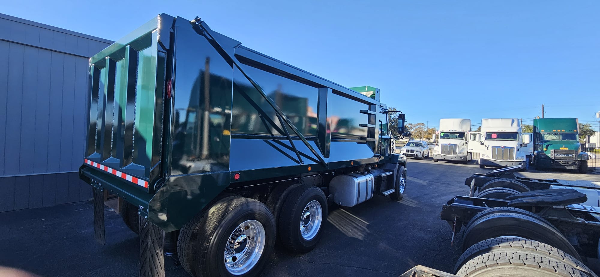 Imagen de MACK DUMP TRUCK